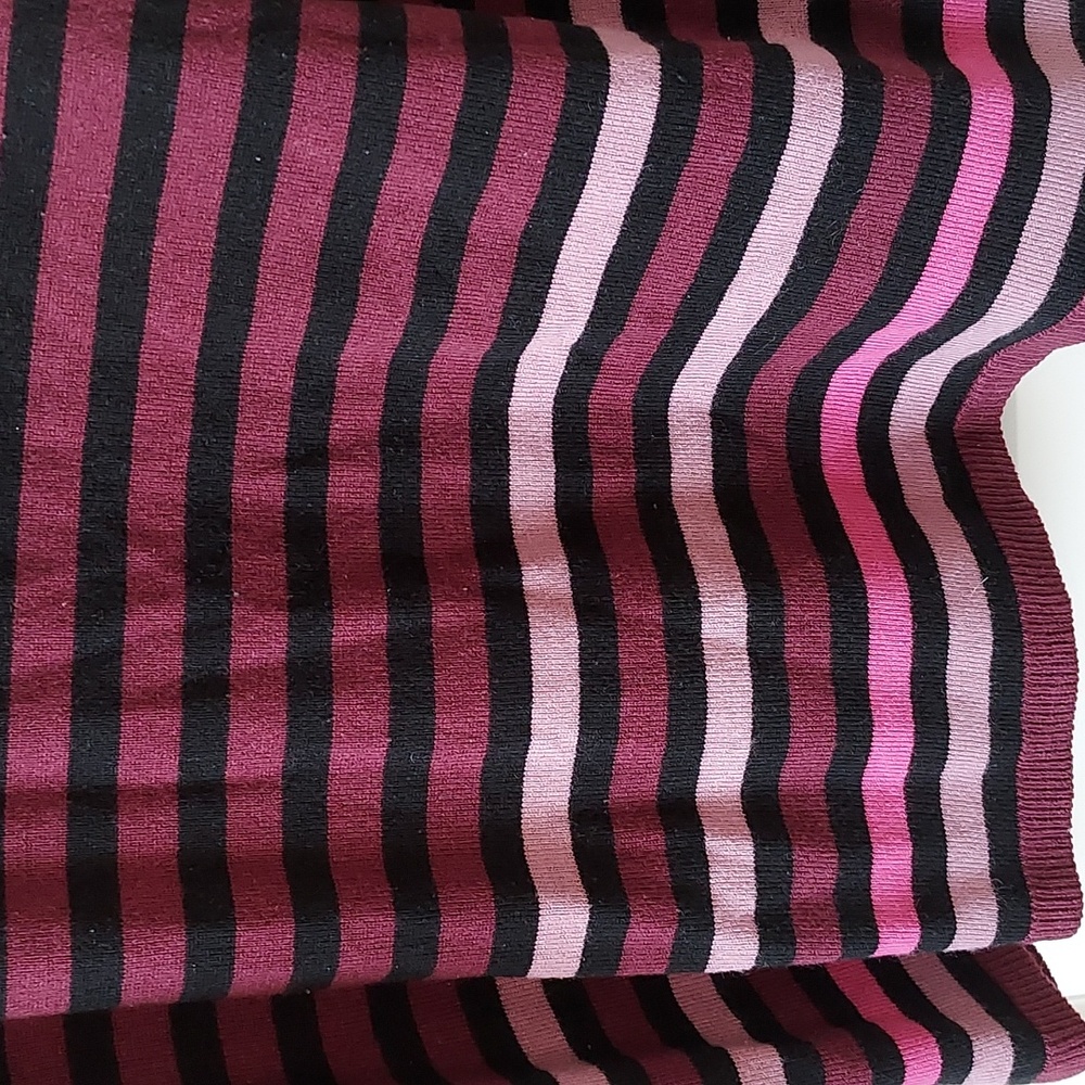 Croft & Barrow large long sleeve top/sweater maroon w/pinks black - Picture 6 of 14